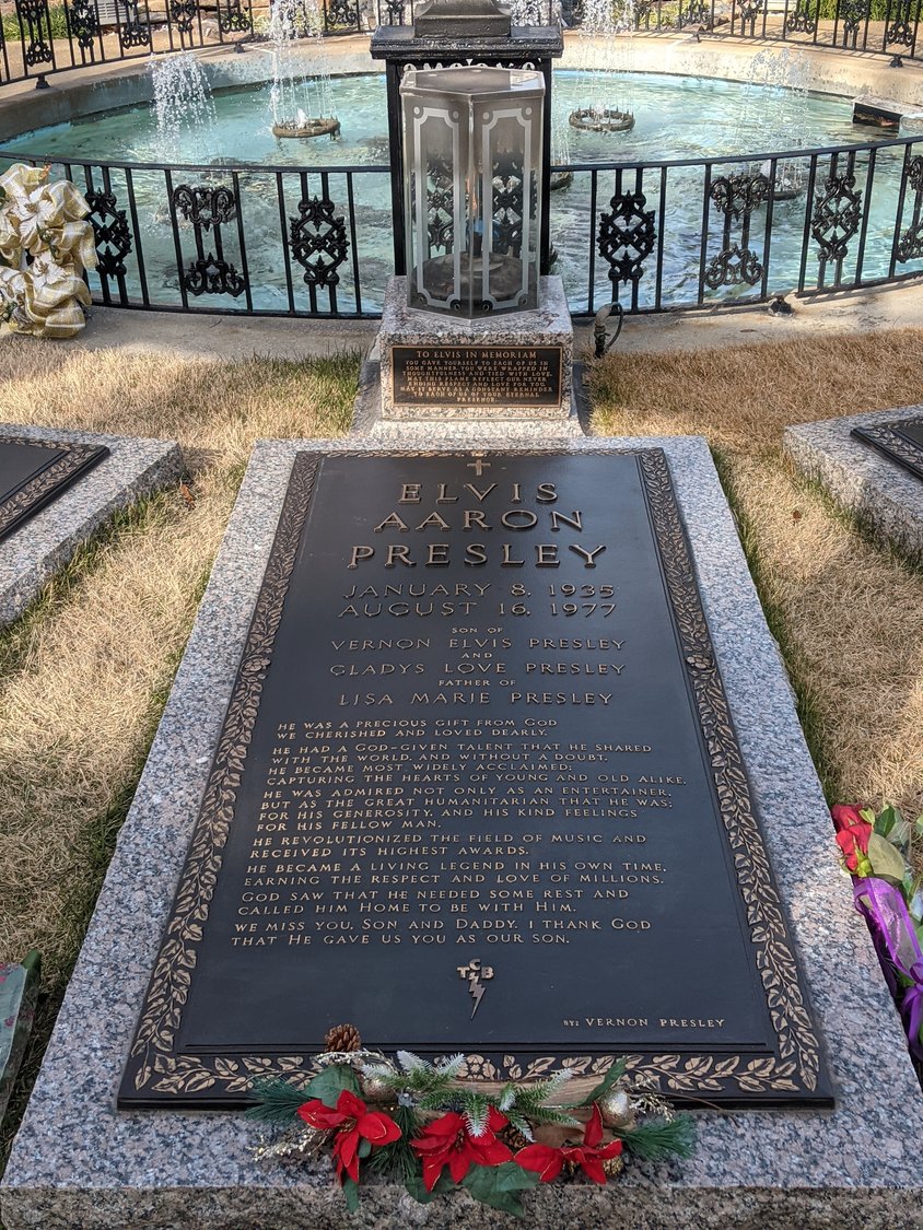 Elvis's grave in the Memorial Garden at Graceland